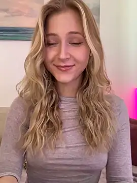 LunaRase online show from September 17, 2025, 12:18 pm