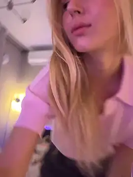 LunaRase online show from April 3, 2026, 6:31 am