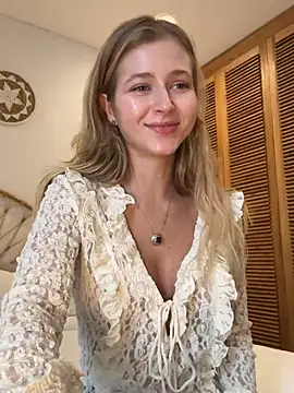 LunaRase online show from March 8, 2025, 6:54 am