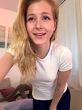 LunaRase online show from December 4, 2025, 10:58 am