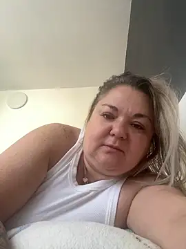MikyVesela online show from May 6, 2026, 7:45 am