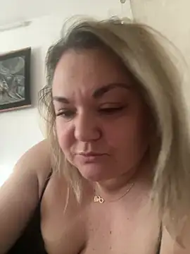 MikyVesela online show from May 5, 2026, 3:37 pm