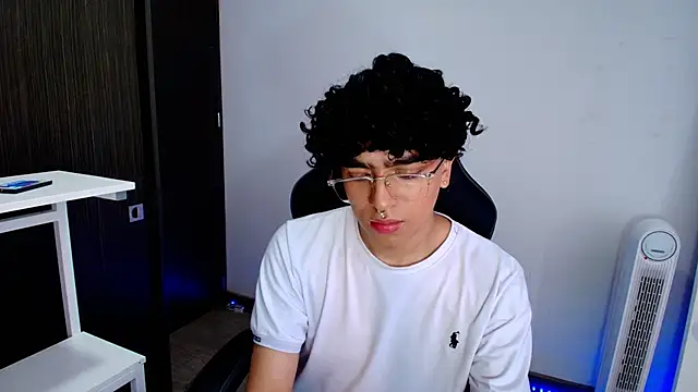  nickconnor01 online show from February 6, 2025, 7:40 pm