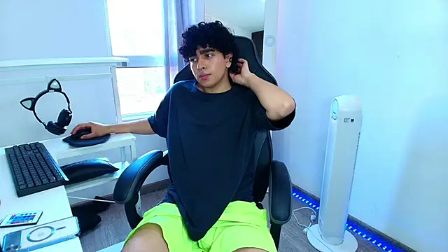  nickconnor01 online show from January 18, 2025, 4:53 pm