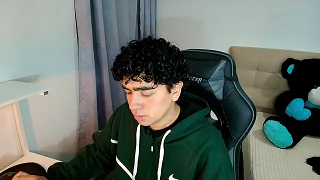  nickconnor01 online show from December 10, 2024, 11:40 pm