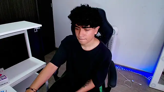  nickconnor01 online show from February 3, 2025, 8:35 pm