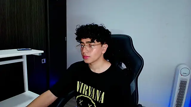  nickconnor01 online show from February 5, 2025, 8:57 pm