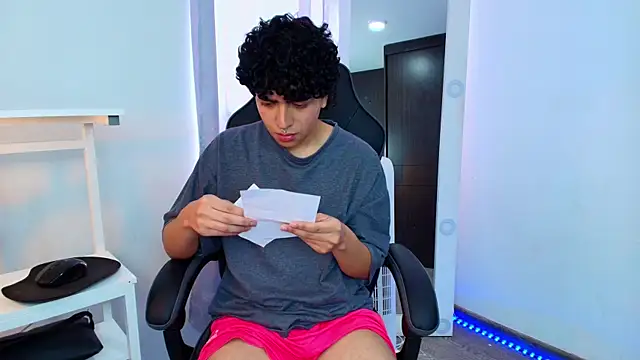  nickconnor01 online show from January 14, 2025, 8:04 pm