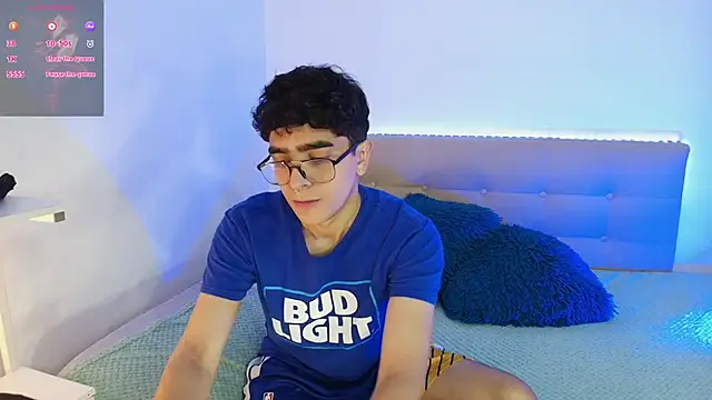  nickconnor01 online show from November 19, 2025, 12:32 am