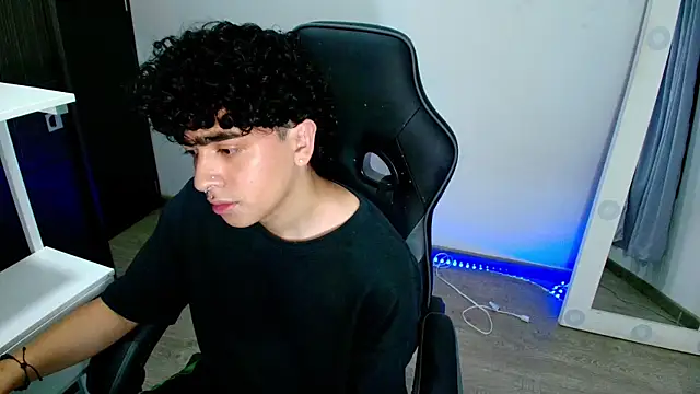  nickconnor01 online show from February 3, 2025, 11:36 pm