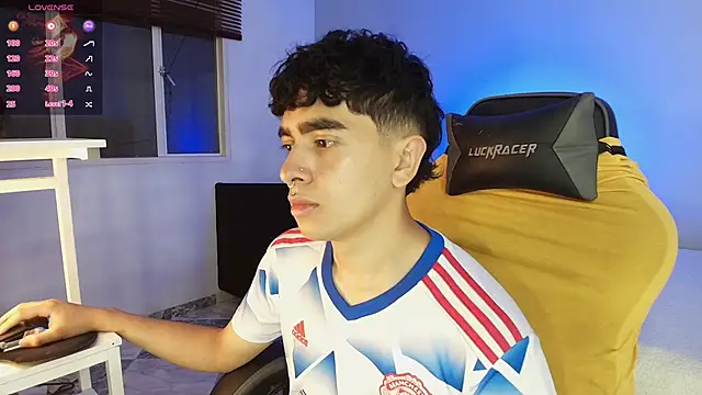  nickconnor01 online show from October 5, 2025, 12:45 am