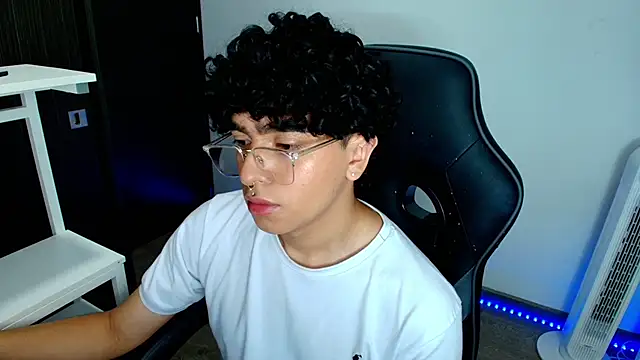  nickconnor01 online show from February 6, 2025, 10:43 pm