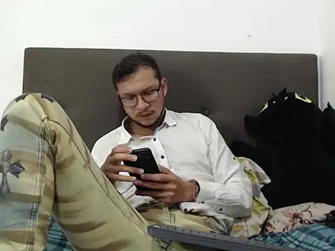 andy loverxx online show from March 11, 2026, 12:04 am