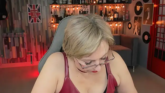 Snapshot of sugar_vivien chatting on March 21, 2025, 9:23 am sugar vivien online show from March 21, 2025, 9:23 am