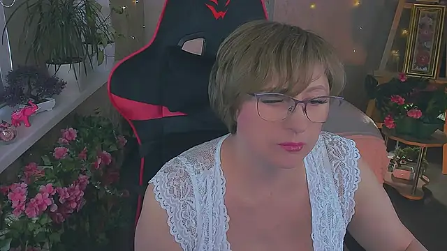 Snapshot of sugar_vivien chatting on April 28, 2026, 1:37 pm sugar vivien online show from April 28, 2026, 1:37 pm