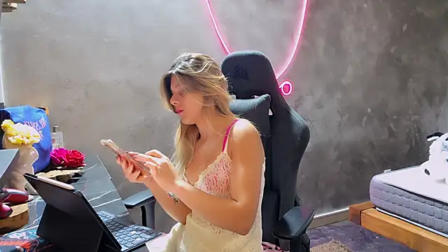 LeylaRosse online show from October 13, 2025, 7:10 am