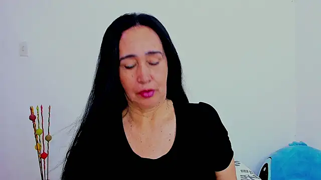 Snapshot of HorniestMilf chatting on February 5, 2026, 9:43 pm HorniestMilf online show from February 5, 2026, 9:43 pm