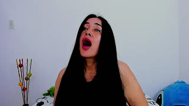 Snapshot of HorniestMilf chatting on February 4, 2026, 7:53 pm HorniestMilf online show from February 4, 2026, 7:53 pm