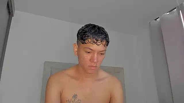 JulianRose 1 online show from April 18, 2026, 11:56 am