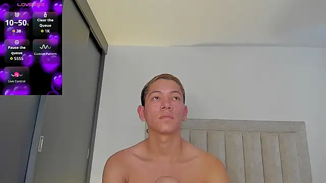 Snapshot of JulianRose_1 chatting on November 19, 2025, 8:53 pm JulianRose 1 online show from November 19, 2025, 8:53 pm