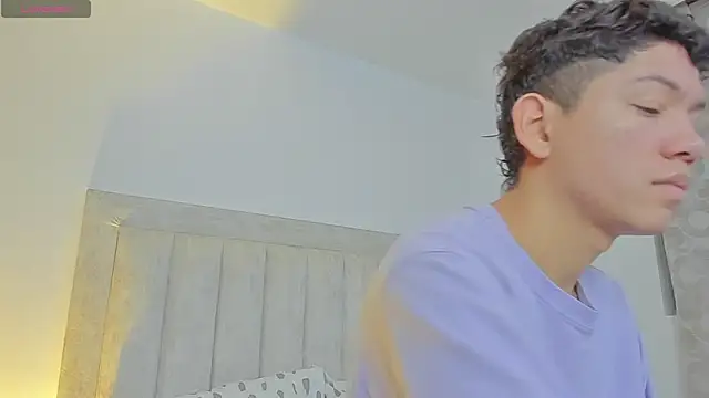 Snapshot of JulianRose_1 chatting on March 12, 2025, 10:37 am JulianRose 1 online show from March 12, 2025, 10:37 am