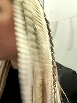 Snapshot of TwixCouple chatting on October 24, 2025, 1:10 pm TwixCouple online show from October 24, 2025, 1:10 pm