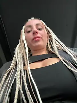 Snapshot of TwixCouple chatting on December 7, 2024, 9:00 am TwixCouple online show from December 7, 2024, 9:00 am