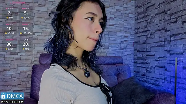 BellaOdisea online show from November 19, 2025, 10:43 pm