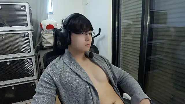 Tkcqcc online show from November 25, 2025, 3:51 am