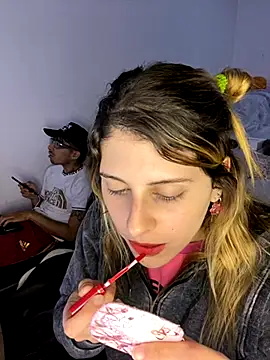 FlorBich online show from October 12, 2025, 10:33 pm