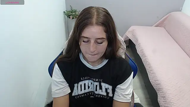 Snapshot of valerie_diaz1 chatting on February 26, 2026, 2:17 pm valerie diaz1 online show from February 26, 2026, 2:17 pm