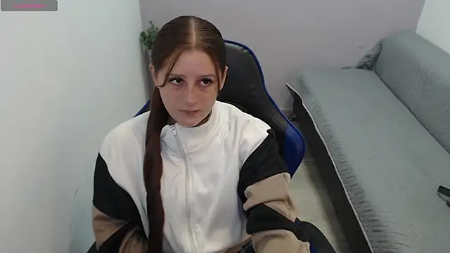 Snapshot of valerie_diaz1 chatting on October 3, 2025, 1:34 pm valerie diaz1 online show from October 3, 2025, 1:34 pm