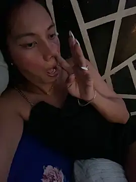 whiteladyboy online show from October 22, 2025, 5:29 am