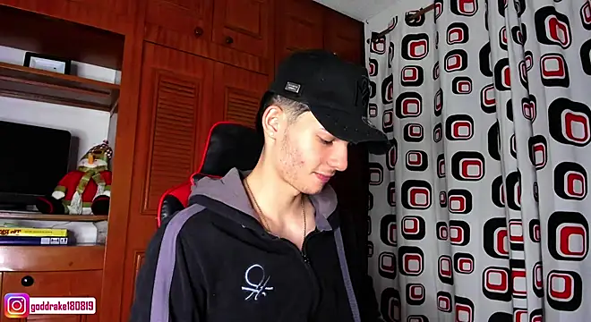 Snapshot of god_drake chatting on December 14, 2024, 10:34 am god drake online show from December 14, 2024, 10:34 am