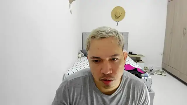 Snapshot of Valerioe chatting on May 16, 2026, 3:55 pm Valerioe online show from May 16, 2026, 3:55 pm