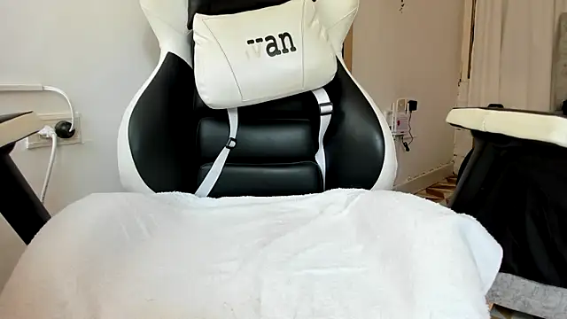 Valerioe online show from September 22, 2025, 1:39 pm