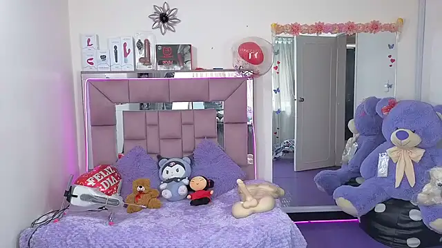 AriadnaCappelletty online show from September 12, 2025, 3:56 pm