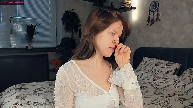 NicoleSkyt online show from February 13, 2025, 5:58 am