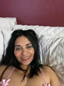 paolagomez  online show from February 20, 2025, 10:27 am