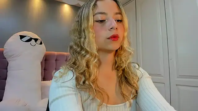 IssadoraJames online show from September 23, 2025, 9:00 pm