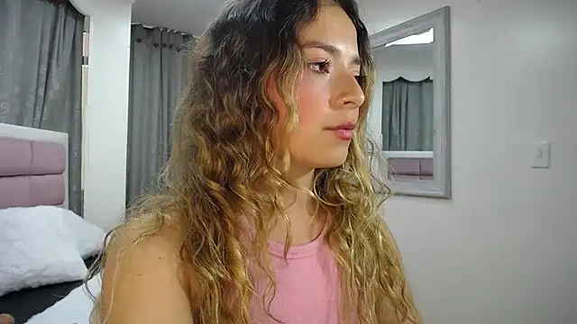 IssadoraJames online show from January 8, 2025, 6:31 pm