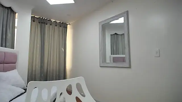 IssadoraJames online show from December 25, 2024, 3:17 pm