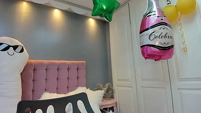 IssadoraJames online show from October 1, 2025, 9:40 pm