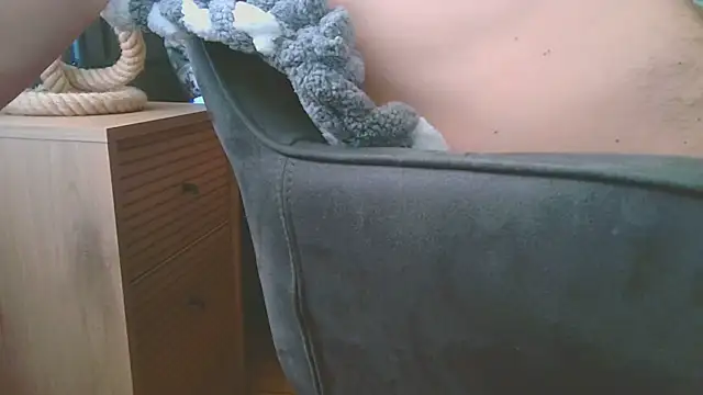 T0Yforeskin online show from April 17, 2026, 1:25 pm