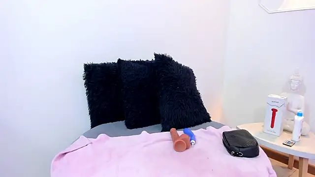 Lizzie Williams  online show from January 12, 2026, 3:24 am