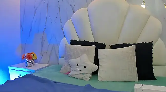 Lizzie Williams  online show from March 23, 2025, 2:37 am