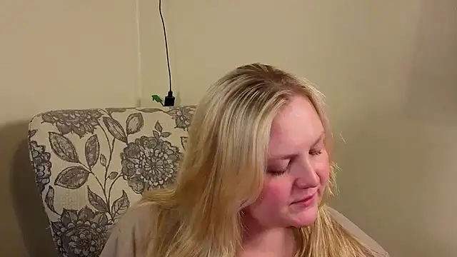 Snapshot of PhatAssBlond chatting on June 19, 2026, 10:15 pm PhatAssBlond online show from June 19, 2026, 10:15 pm
