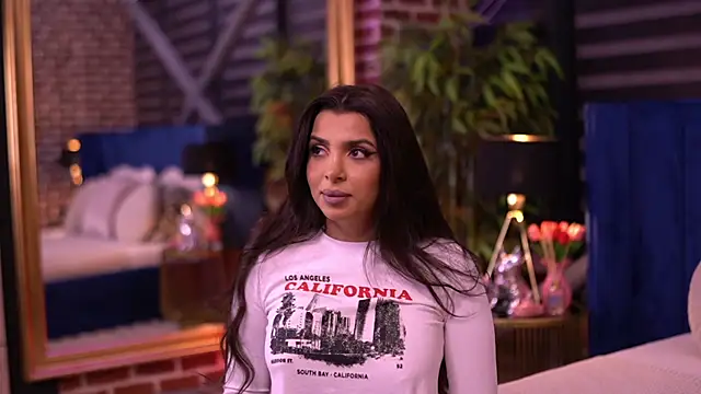 NicoleCellini online show from December 5, 2025, 7:12 pm