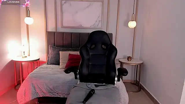 Christina Johns online show from December 13, 2025, 8:04 pm