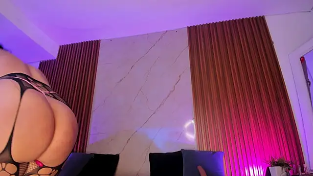 Emiilycollins online show from February 17, 2025, 9:54 pm